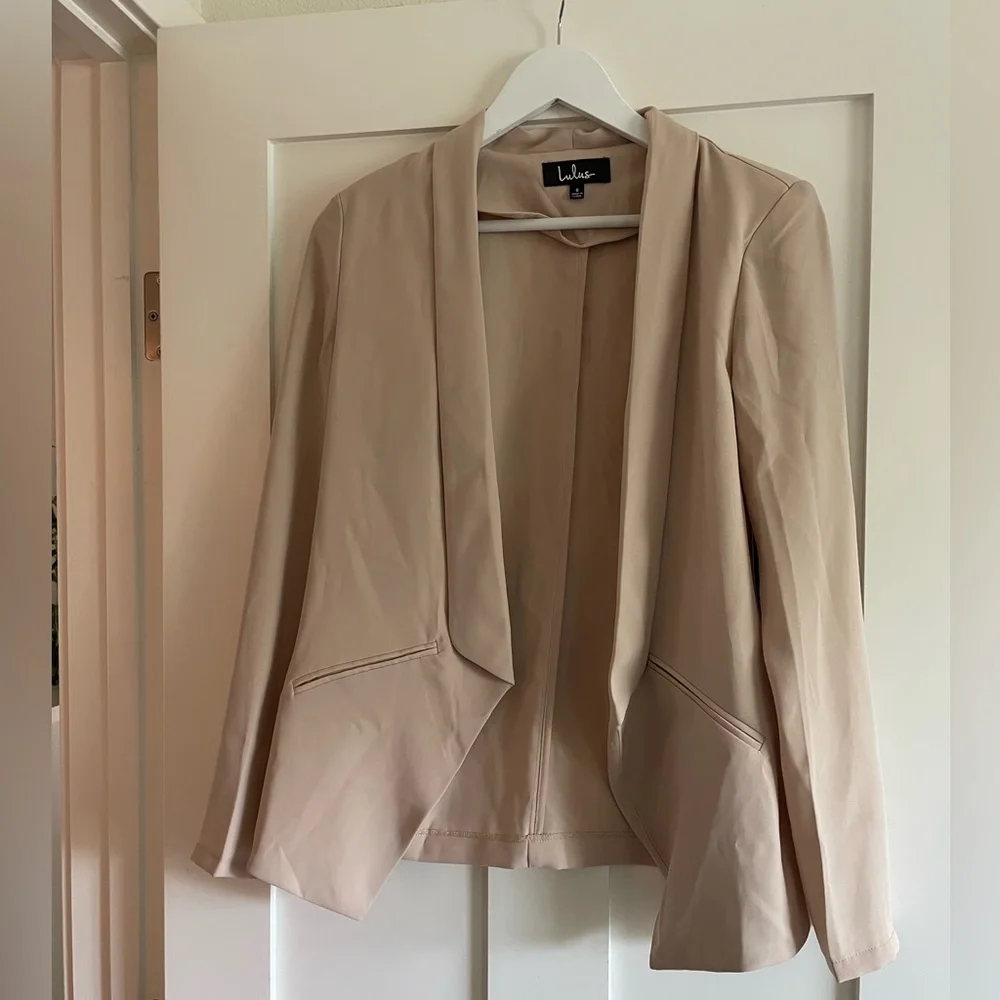 ✨📋 Lulu’s Miss Punctuality Taupe Lightweight Blazer - S📋✨ - Picture 6 of 11